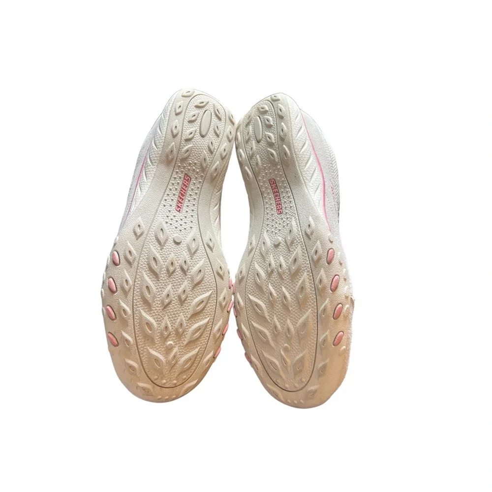 Skechers Women’s Relaxed Fit Memory Foam Sneaker Leather Upper Natural Size 9‎